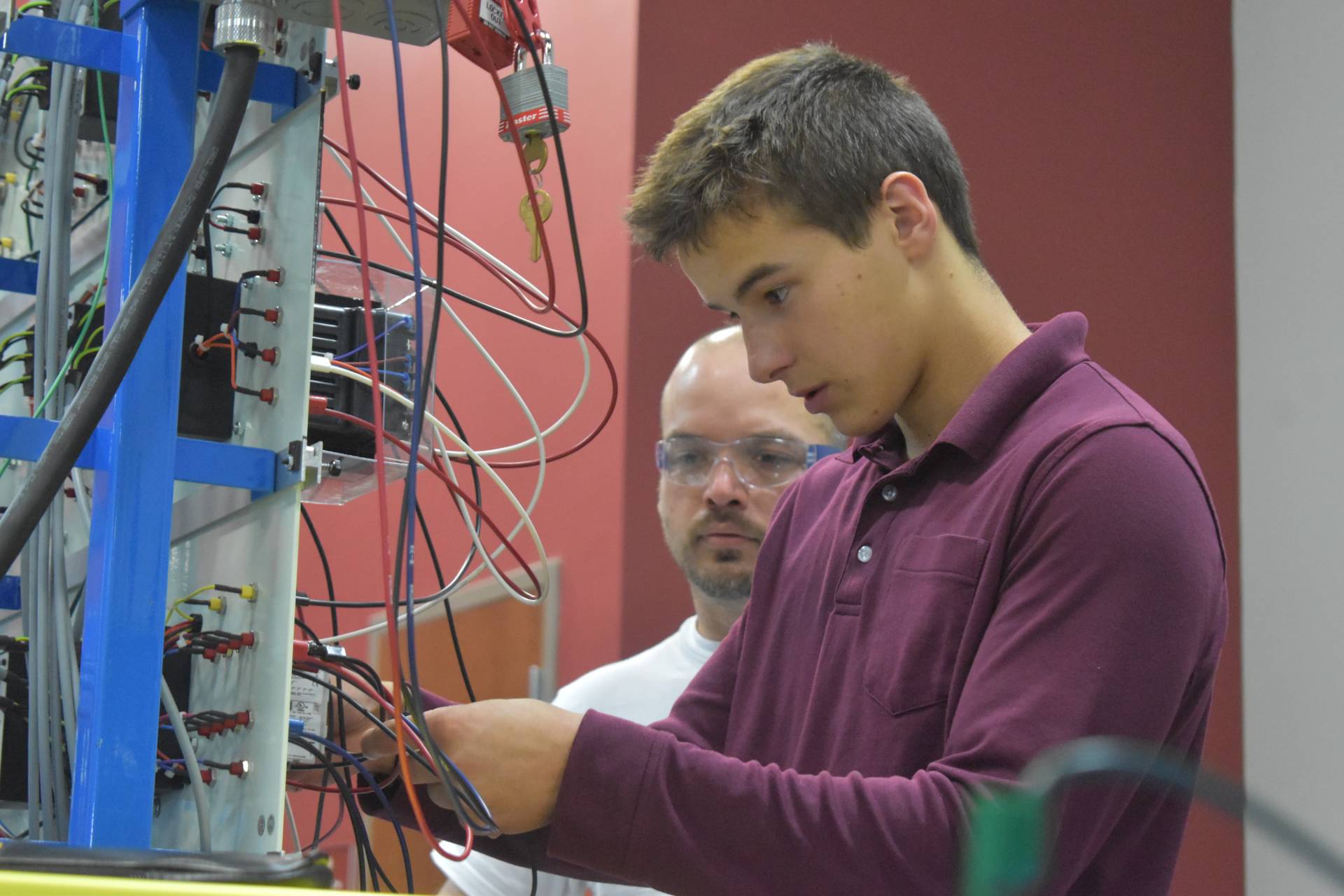 vinu student working on electronics
